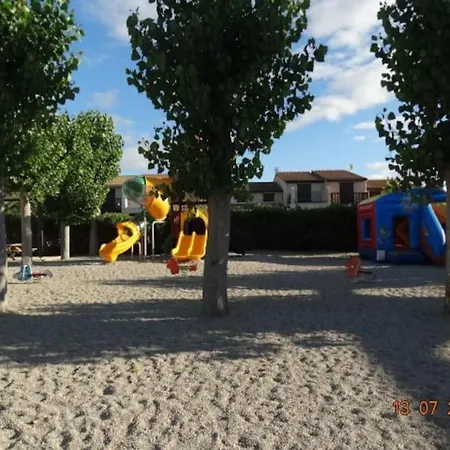 Holiday home Maisonnette 4/6p. Piscines Toboggans Et 200m